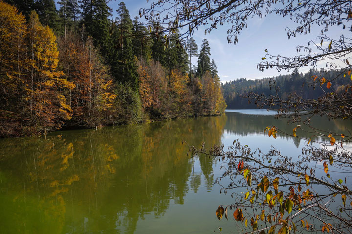 Dezentrale Wasserrückhaltung in Form eines Stausees Dezentrale Wasserrückhaltung in Form eines Stausees